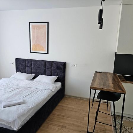 Nyvky Like Home - Studio - Apt 35 키예프 외부 사진